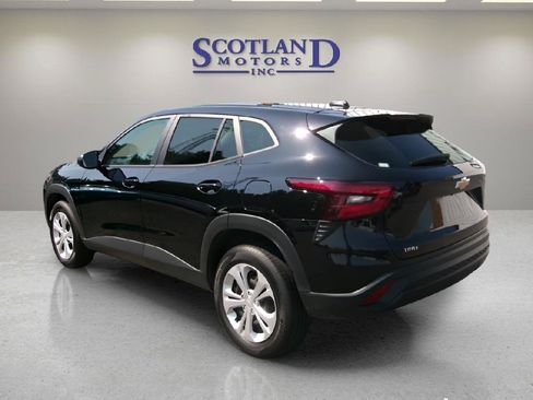 Used 2025 Chevrolet Trax LS FWD image 8