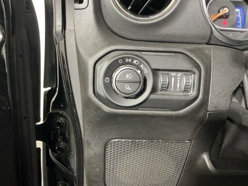 Used 2021 Jeep Gladiator Overland image 19