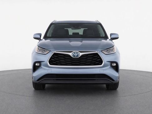 Used 2020 Toyota Highlander XLE AWD/4WD image 2