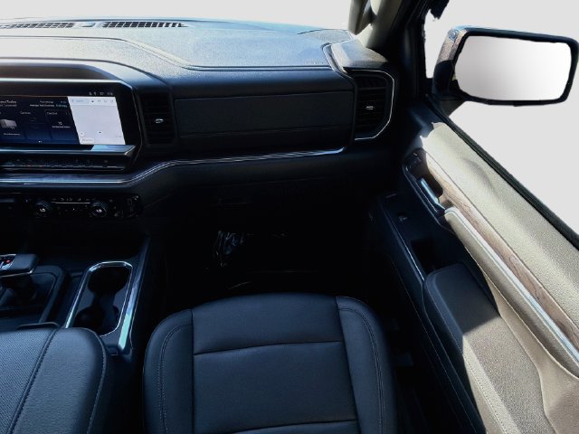 Used 2023 Chevrolet Silverado 1500 LTZ w/ LTZ Convenience Package II AWD/4WD image 16