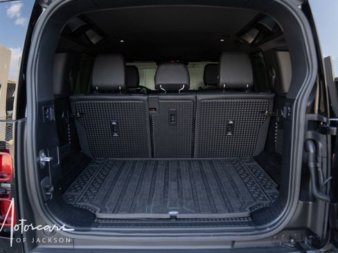 Used 2023 Land Rover Defender 110 S image 37