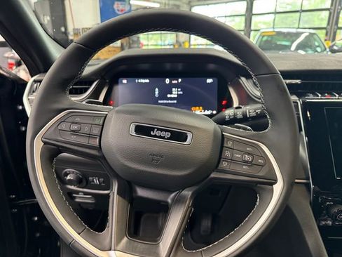 New 2025 Jeep Grand Cherokee Altitude AWD/4WD image 18