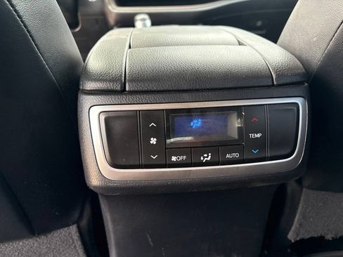 Used 2019 Toyota Highlander XLE AWD/4WD image 22