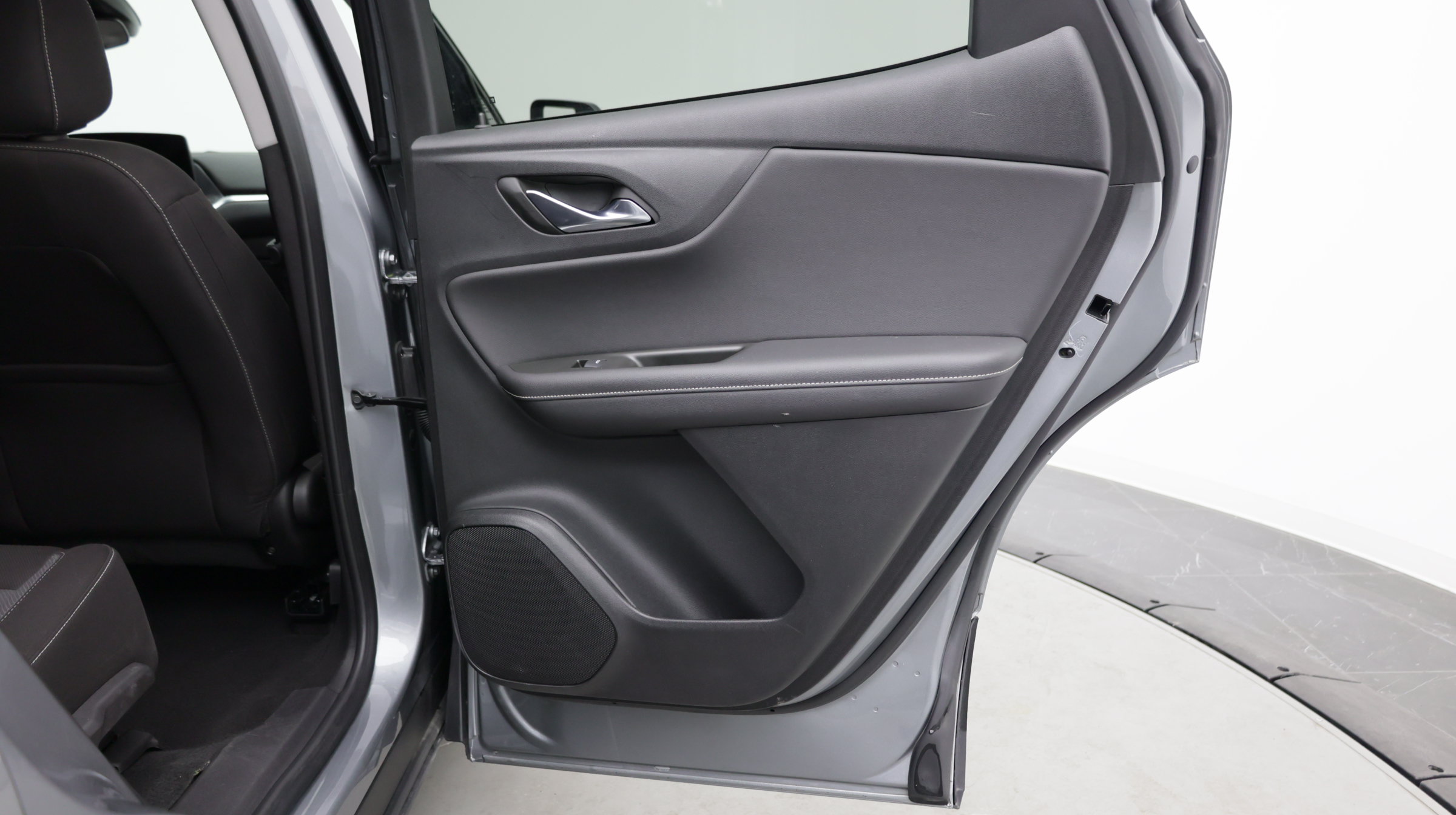 Used 2025 Chevrolet Blazer LT FWD image 35