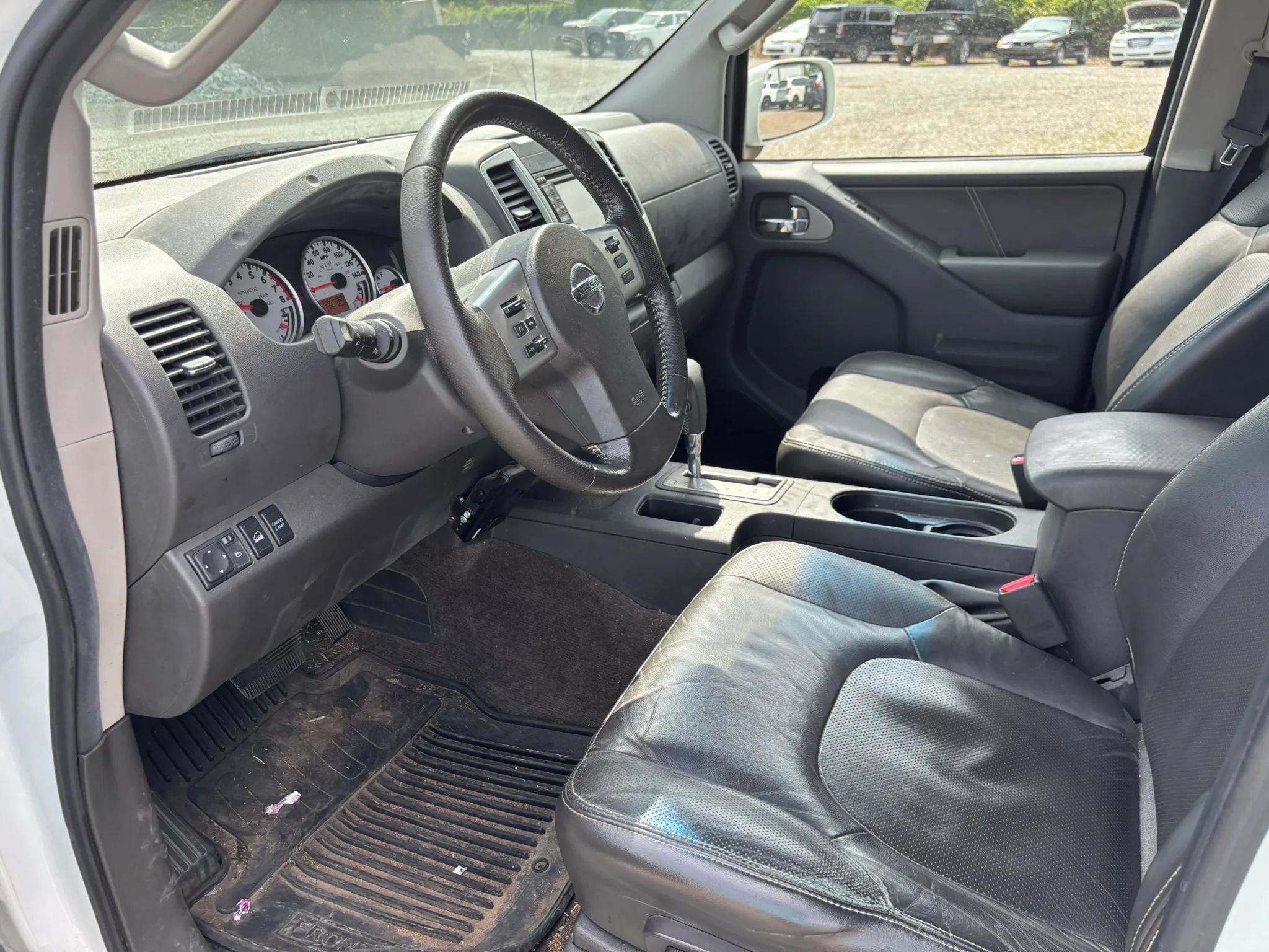 Used 2015 Nissan Frontier PRO-4X w/ Pro-4x Luxury Package AWD/4WD image 10