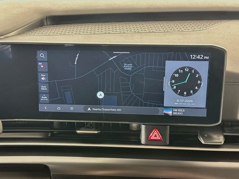 Used 2025 Kia Carnival FWD image 22