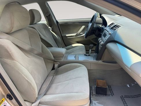 Used 2011 Toyota Camry LE FWD image 15