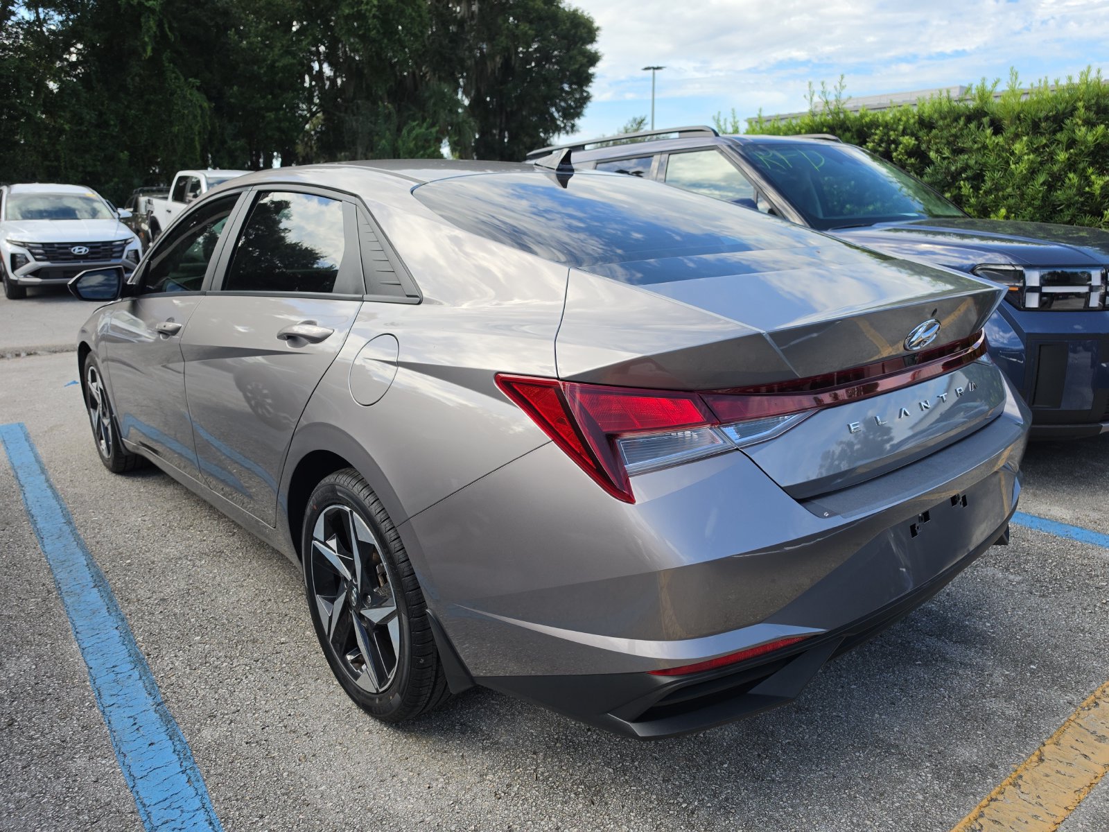 Used 2023 Hyundai Elantra SEL w/ Convenience Package FWD image 6