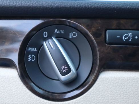 Used 2015 Volkswagen Passat TDI SEL Premium image 34