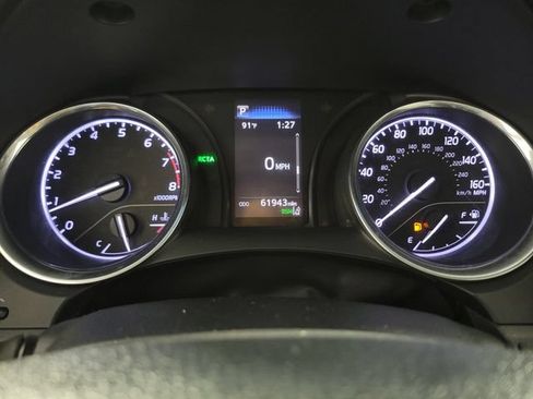 Used 2019 Toyota Camry SE w/ Convenience Package FWD image 23