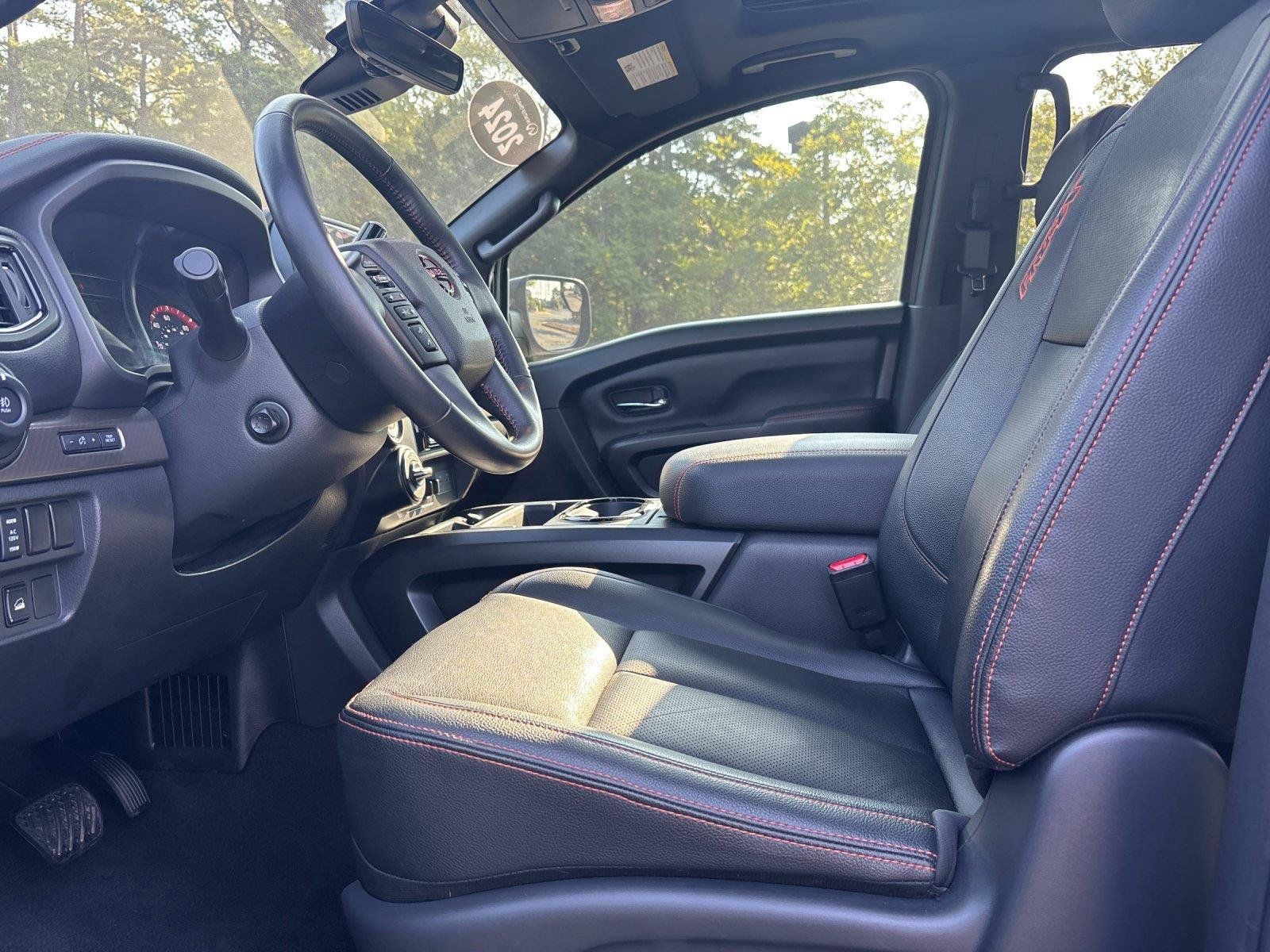 Used 2024 Nissan Titan PRO-4X w/ Pro-4x Convenience Package AWD/4WD image 15