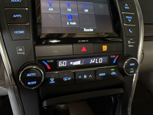 Certified 2017 Toyota Camry XLE FWD image 22