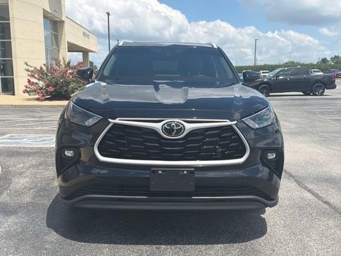 Used 2024 Toyota Highlander XLE AWD/4WD image 2