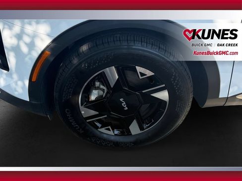 Used 2026 Kia Sportage LX FWD image 13