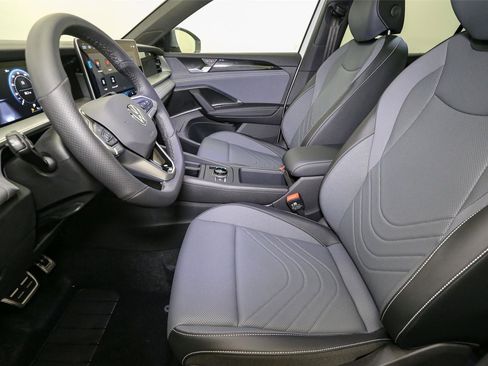 New 2025 Volkswagen Tiguan SE R-Line image 27