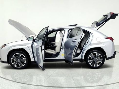 Used 2025 Lexus UX 300h FWD w/ Accessory Package (Z1) image 15