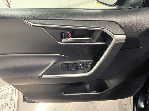 Used 2019 Toyota RAV4 XLE image 17
