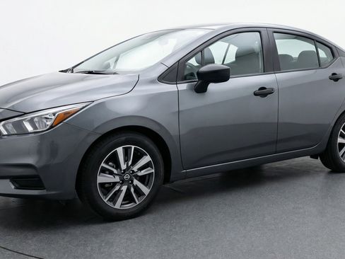 Used 2025 Nissan Versa SV FWD image 3