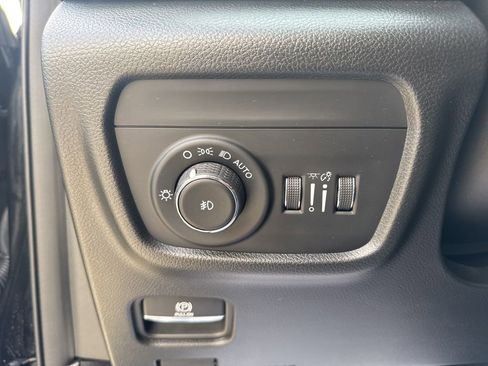 Used 2023 Jeep Grand Cherokee L Overland w/ Luxury Tech Group IV image 29