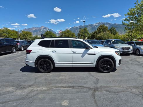 Used 2022 Volkswagen Atlas SEL R-Line AWD/4WD image 2