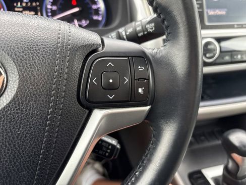 Used 2016 Toyota Highlander XLE FWD image 23