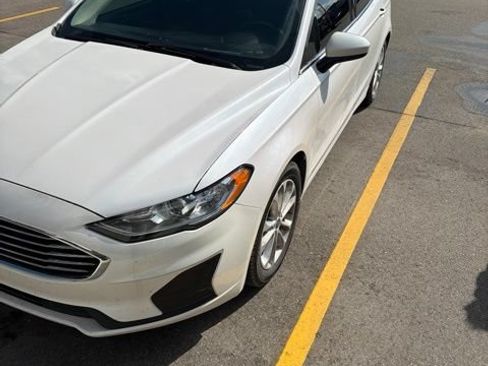 Used 2020 Ford Fusion SE FWD image 3