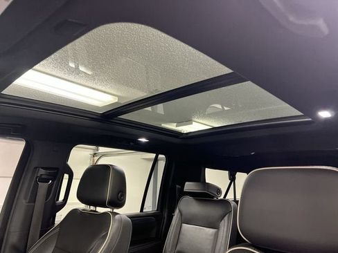 Certified 2021 GMC Yukon XL SLT w/ SLT Premium Package AWD/4WD image 18
