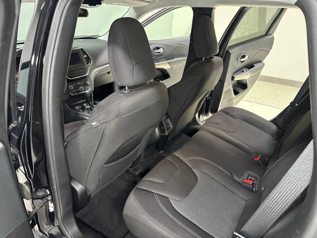 Used 2019 Jeep Cherokee Latitude w/ Popular Appearance Group AWD/4WD image 22