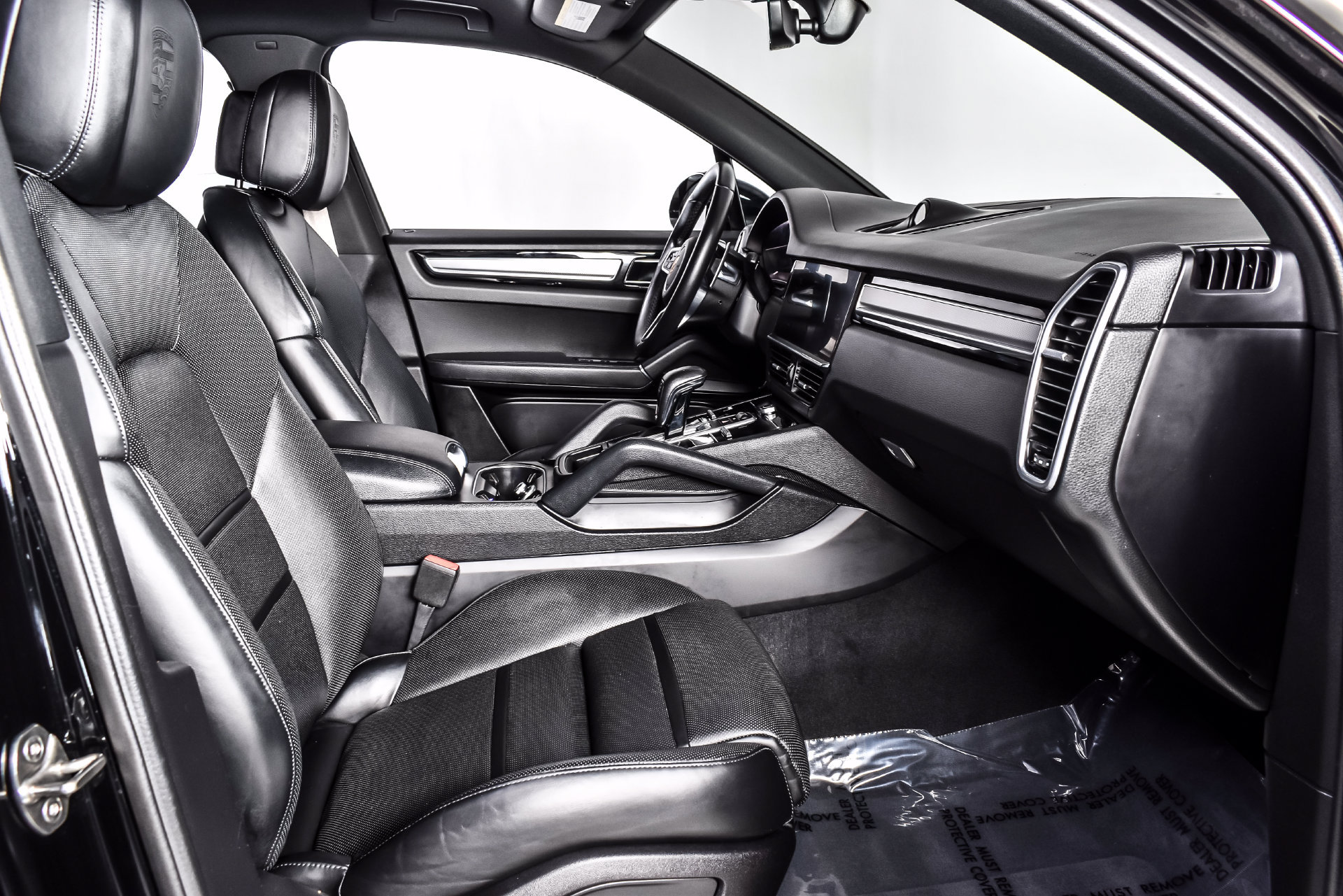 Used 2023 Porsche Cayenne Platinum Edition AWD/4WD image 22
