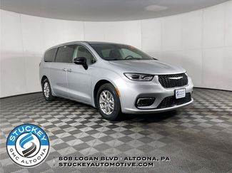 Used 2024 Chrysler Pacifica Touring-L video 1