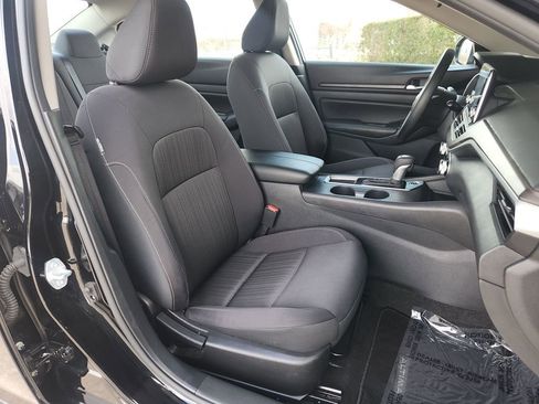 Used 2025 Nissan Altima 2.5 SV image 15