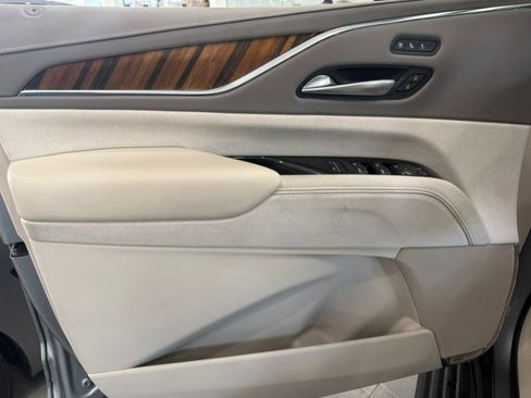 Used 2024 Cadillac Escalade ESV Sport Platinum AWD/4WD image 11