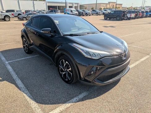 Used 2021 Toyota C-HR XLE image 3