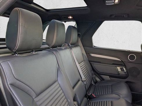 Used 2023 Land Rover Discovery S R-Dynamic image 16