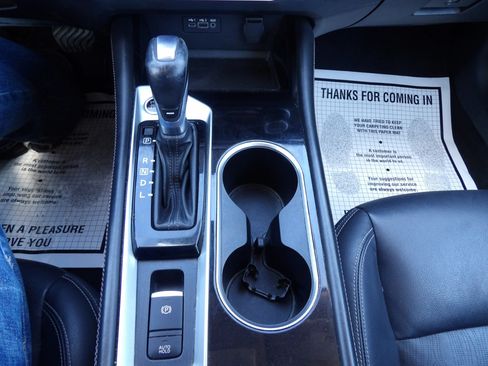 Used 2020 Nissan Altima 2.0 Platinum FWD image 20