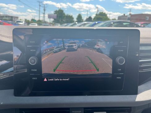 Used 2025 Volkswagen Jetta SE FWD image 23