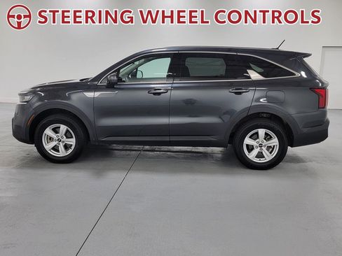 Used 2023 Kia Sorento LX AWD/4WD image 5