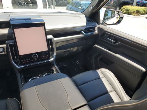 Used 2026 GMC Yukon Elevation w/ Elevation Premium Package RWD image 18