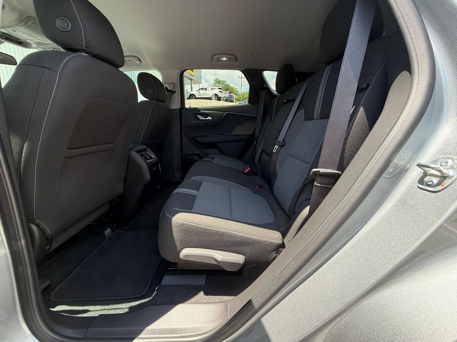 Used 2025 Chevrolet Blazer LT FWD image 28