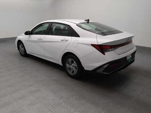 Used 2025 Hyundai Elantra SE FWD image 5