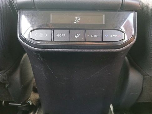 Used 2024 Toyota Highlander LE image 43