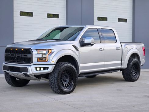 Used 2019 Ford F150 Raptor w/ Equipment Group 802A Luxury AWD/4WD image 4