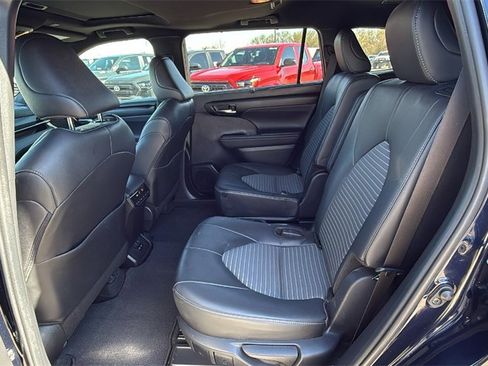 Used 2024 Toyota Highlander XSE image 15