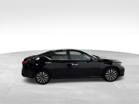 Used 2024 Nissan Altima 2.5 SV w/ SV Premium Package FWD image 6