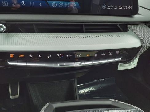 New 2025 Cadillac Optiq Luxury 1 image 32