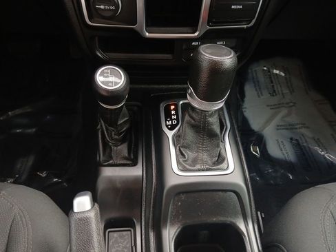 Used 2020 Jeep Wrangler Sport image 9