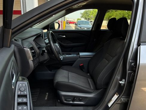 Used 2025 Nissan Rogue SV FWD image 11