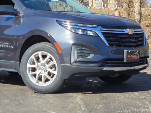 Used 2022 Chevrolet Equinox LT image 2