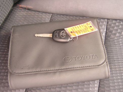 Used 2014 Toyota Camry SE FWD image 13