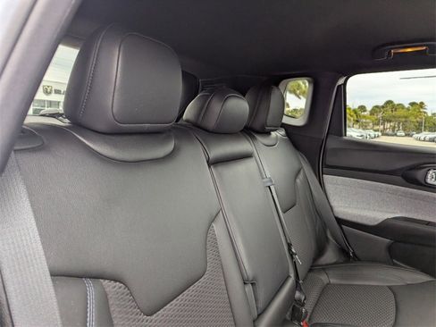 Used 2024 Jeep Compass Latitude image 14